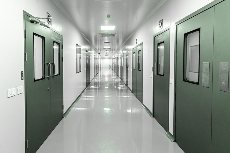 Cleanroom Doors: How to Choose ISO-Compliant, Airtight Solutions for Maximum Protection