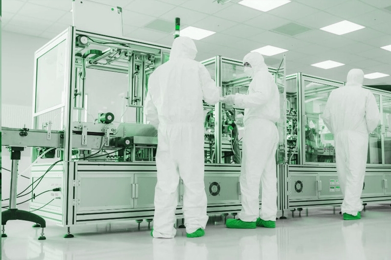 Differential pressure measurement for rooms and filters