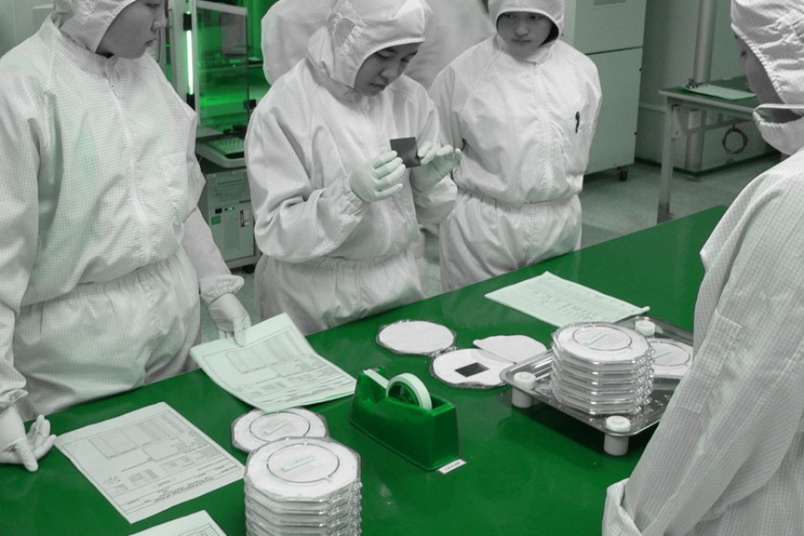 Contemporary Cleanroom suit technology Contemporary Cleanroom suit technology