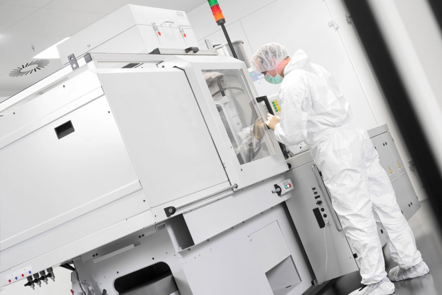 Maintaining a Cleanroom Maintaining a Cleanroom